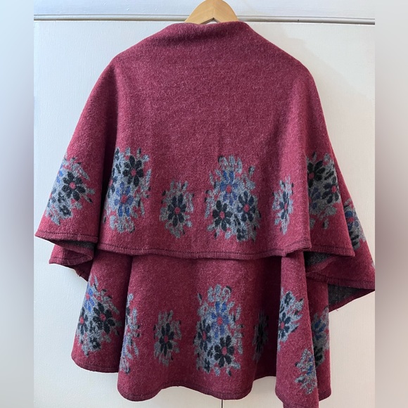 Floral Cape - Picture 15 of 16